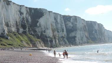 ESPLANADE FRONT DE MER 109 1er Etage Lit fait wifi Parking