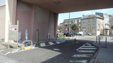 ESPLANADE FRONT DE MER 113 1er Etage Lit fait WIFI Parking