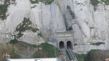 ESPLANADE FRONT DE MER 113 1er Etage Lit fait WIFI Parking