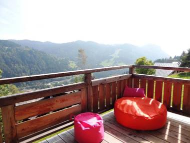 Chalet de 5 chambres avec jardin amenage et wifi a Les Gets a 1 km des pistes