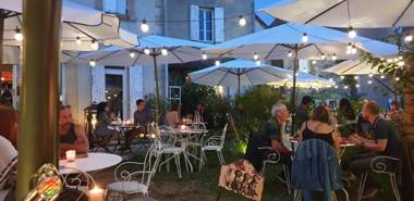 La Villa du 15 - Chambres indépendantes & autonomes du restaurant La Maison - climatisation et piscine chauffée