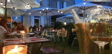 La Villa du 15 - Chambres indépendantes & autonomes du restaurant La Maison - climatisation et piscine chauffée