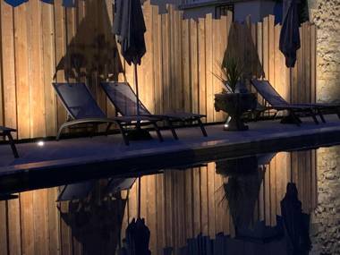 La Villa du 15 - Chambres indépendantes & autonomes du restaurant La Maison - climatisation et piscine chauffée