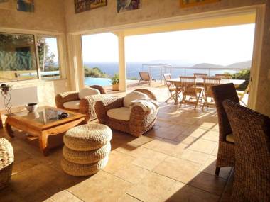 Villa de 4 chambres avec vue sur la mer piscine privee et jardin clos a Rayol Canadel sur Mer a 2 km de la plage