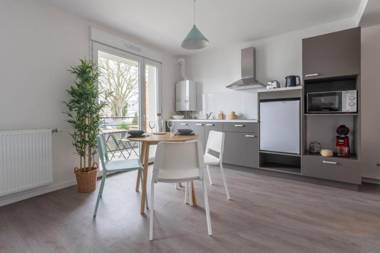 CAMILLE - Studio proche gare wifi arrivée 24 24