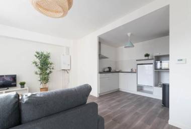 LAURA - Appartement proche gare arrivée 24 24