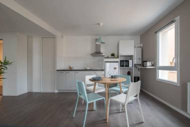 QUENTIN -Appartement proche gare arrivée 24 24