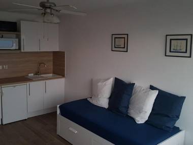 Studio Le Lavandou 1 pièce 3 personnes - FR-1-308-77