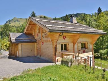 Luxurious Chalet in Le Chinaillon with Sauna