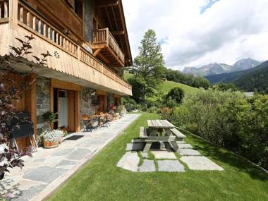 Cozy Chalet in Grand-Bornand with Garden Furniture