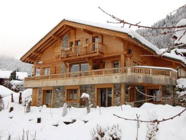 Cozy Chalet in Grand-Bornand with Garden Furniture