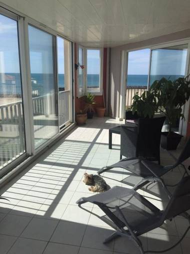 Appartement de 3 chambres a Le cap D'Agde a 50 m de la plage avec vue sur la mer piscine partagee et jardin clos