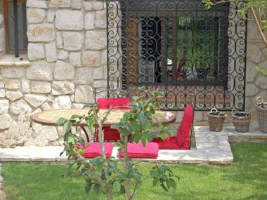 Classy Apartment in La Turbie with Fenced Garden