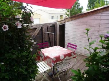 Maison de 2 chambres avec jardin clos et wifi a La Rochelle