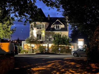 Le Clos Du Pontic Logis et Cit'Hotel