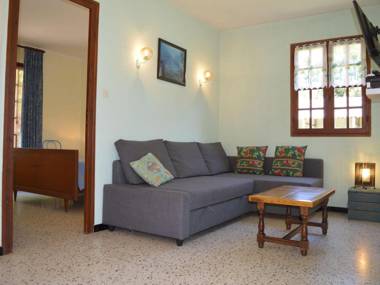 Gite on a quiet property through a wine garden surrounding.