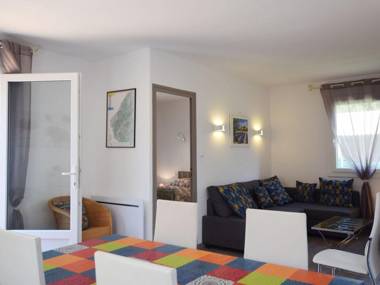 Gite on a quiet property through a wine garden surrounding.