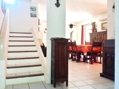 Villa de 4 chambres avec piscine privee jardin clos et wifi a La Gaude