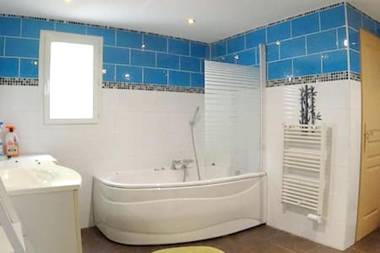 Appartement de 2 chambres avec vue sur la mer jacuzzi et jardin clos a La Cadiere d'Azur a 5 km de la plage