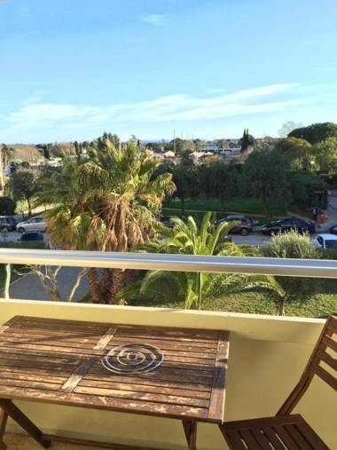 Flat with loggia at 10min from the BEACH