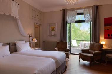 Hotel The Originals Domaine de Beaupré - Room Service Disponible