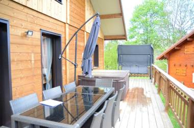 Chalet de 3 chambres avec jacuzzi jardin amenage et wifi a Xonrupt Longemer a 5 km des pistes
