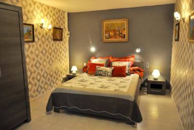 Maison d'une chambre avec piscine privee jardin clos et wifi a Gargas