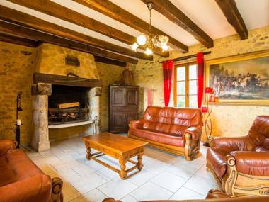 Lovely Holiday Home in Aquitaine with Private Swimming Pool