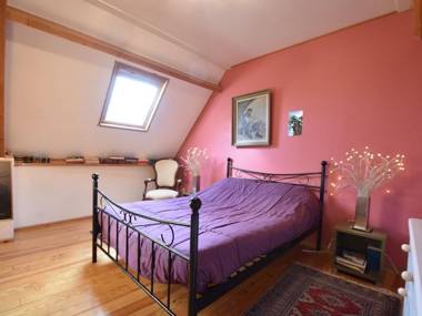 Cozy Cottage in Fresville with Garden