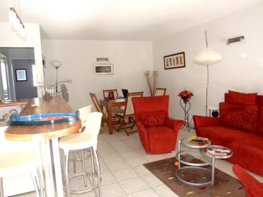 Appartement de 2 chambres a Frejus a 800 m de la plage avec piscine partagee terrasse amenagee et wifi