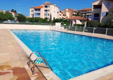 Studio avec vue sur la ville piscine partagee et balcon amenage a Frejus a 2 km de la plage