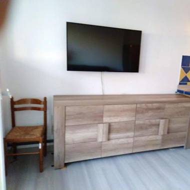 Studio avec vue sur la ville piscine partagee et balcon amenage a Frejus a 2 km de la plage