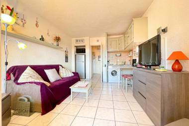 Bright apt with SWIMMING POOL and BALCONY