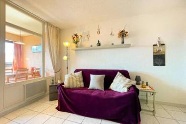 Bright apt with SWIMMING POOL and BALCONY