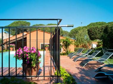 Splendid Holiday Home in Frejus with private Swimming Pool