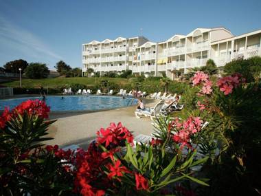 Apartment with a view on the pool or see near Fort Boyard