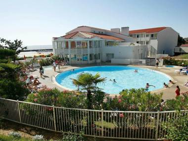 Studio with a view on the pool or sea near Fort Boyard