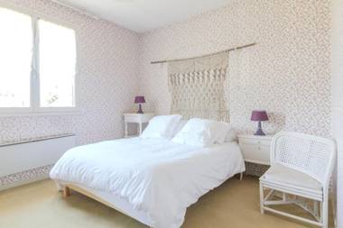 Villa de 4 chambres avec vue sur la ville piscine privee et jacuzzi a Foix