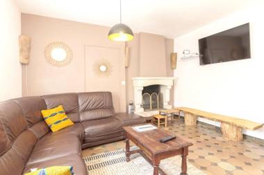 Villa de 4 chambres avec vue sur la ville piscine privee et jacuzzi a Foix