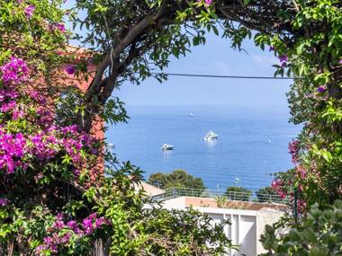 Semi-detached villa with private pool and sublime views 400 meters from the sea