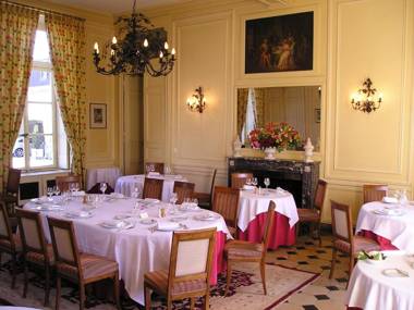 Le Château D'Etoges - Les Collectionneurs