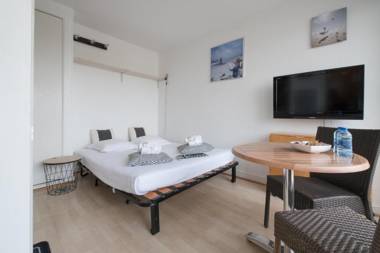 Cosy studio les pieds dans le sable