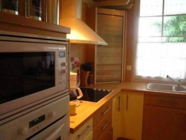 Stunning Holiday Home in Escalles near Sea