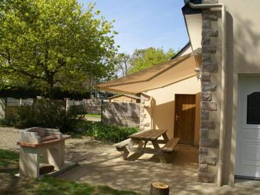 Comfortable semi-detached holiday home 700 m from the beach in Brittany