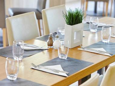 Kyriad - Ecouen la Croix Verte