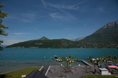 La Baie des Voiles pieds dans l'eau 12 Apts du studio au Duplex by Location lac Annecy LLA Selections