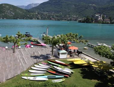 La Baie des Voiles pieds dans l'eau 12 Apts du studio au Duplex by Location lac Annecy LLA Selections
