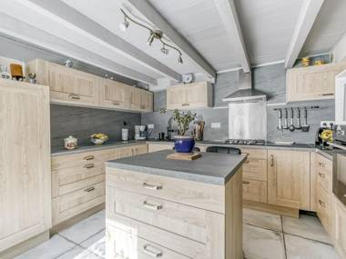 Pretty Holiday Home in Dax with Garden