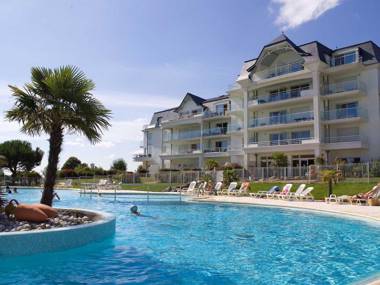 Spacious villa with private swimming pool near a golf course