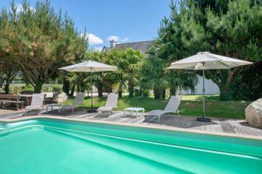 Vacances detente dans cette maison avec piscine a Crach